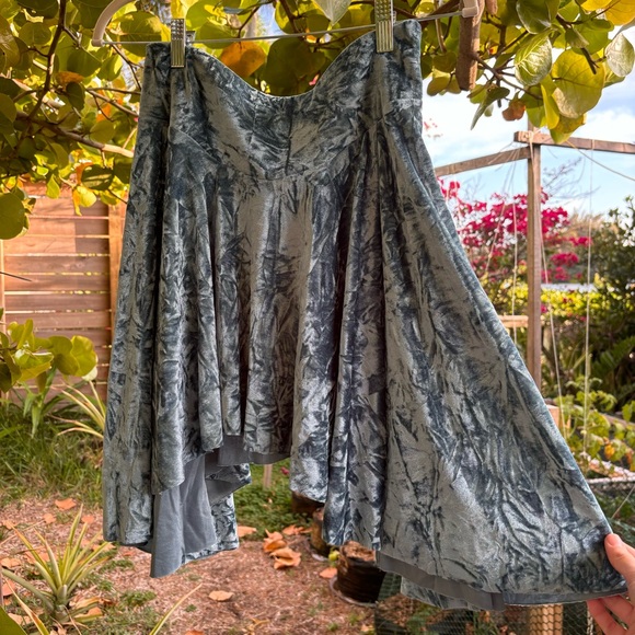 uo x silence + noise velvet skirt - Picture 3 of 9